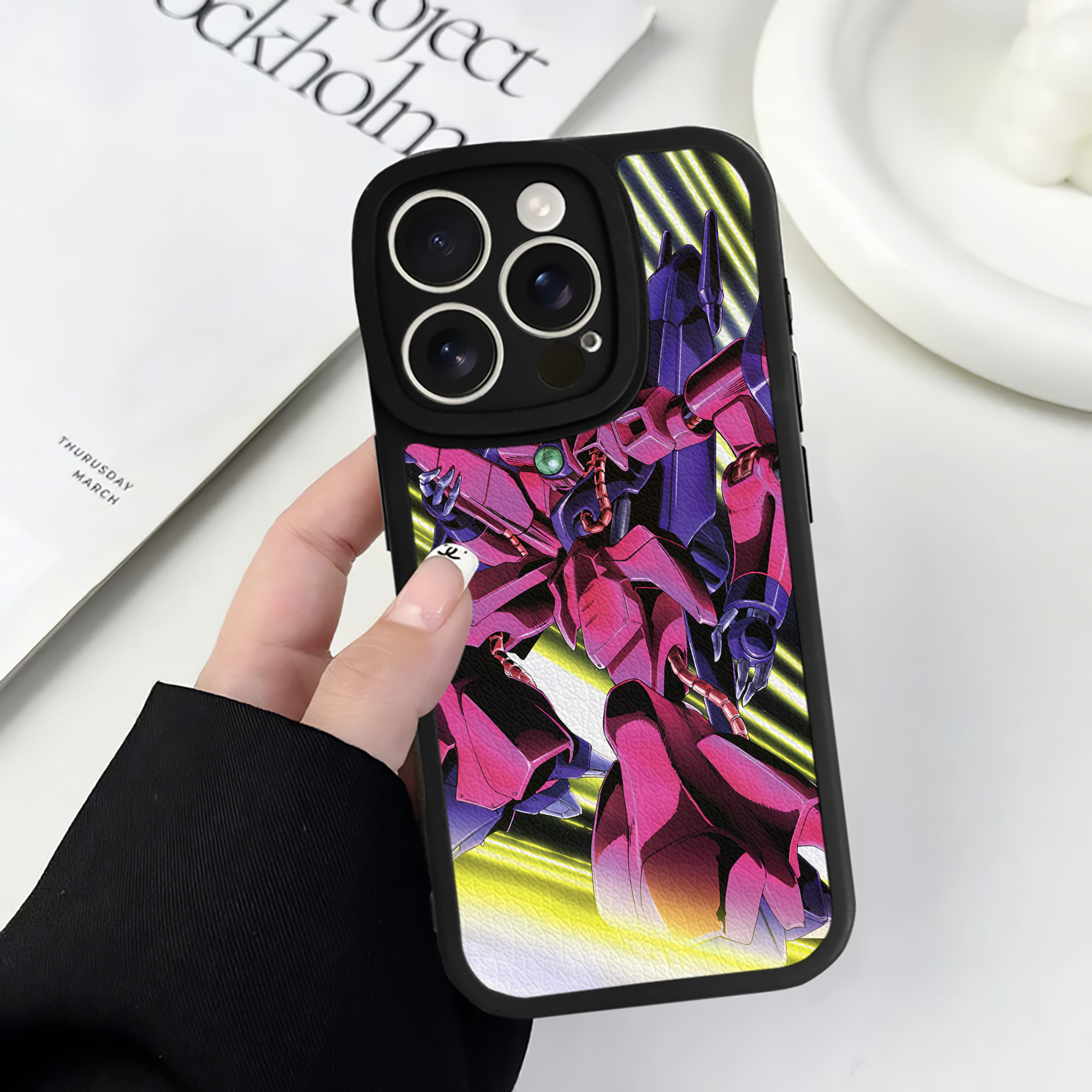 （画像用） 機動戦士ガンダム Mobile Suit Gundam 【iPhone 16シリーズ対応】シリコンスマホケース（レザー調） 材質：シリコン